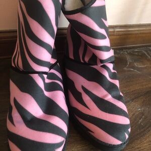 Size 7.5 custom made pink and black zebra print boots